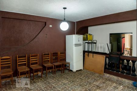 Casa à venda com 180m², 3 quartos e 2 vagas Casa à venda com 180m², 3 quartos e 2 vagasVaranda com Churrasqueira - Suite