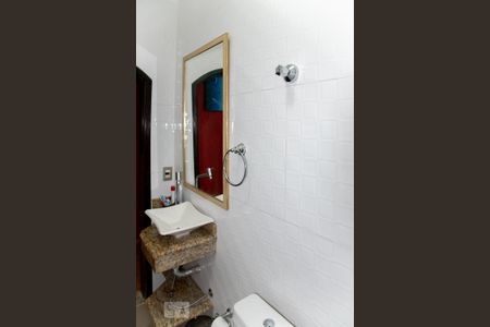 Casa à venda com 180m², 3 quartos e 2 vagas Casa à venda com 180m², 3 quartos e 2 vagasBanheiro