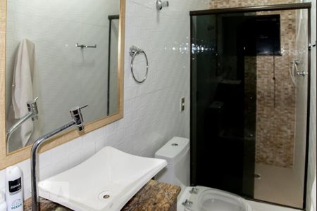 Casa à venda com 180m², 3 quartos e 2 vagas Casa à venda com 180m², 3 quartos e 2 vagasBanheiro