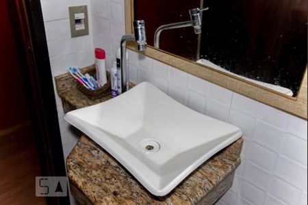 Casa à venda com 180m², 3 quartos e 2 vagas Casa à venda com 180m², 3 quartos e 2 vagasBanheiro - Torneira