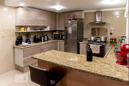 Casa à venda com 180m², 3 quartos e 2 vagas Casa à venda com 180m², 3 quartos e 2 vagasCozinha