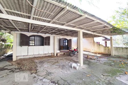 Casa à venda com 85m², 2 quartos e 2 vagasFundos casa