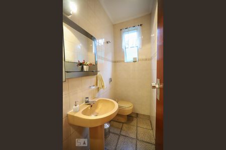 Casa à venda com 220m², 3 quartos e 6 vagas Casa à venda com 220m², 3 quartos e 6 vagasLavabo