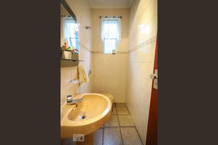 Casa à venda com 220m², 3 quartos e 6 vagas Casa à venda com 220m², 3 quartos e 6 vagasLavabo