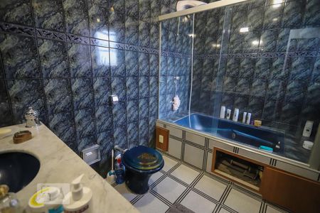 Casa à venda com 220m², 3 quartos e 6 vagas Casa à venda com 220m², 3 quartos e 6 vagasBanheiro da Suíte