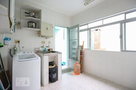 Casa à venda com 220m², 3 quartos e 6 vagas Casa à venda com 220m², 3 quartos e 6 vagasLavanderia