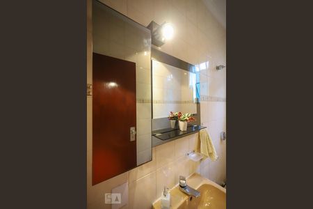 Casa à venda com 220m², 3 quartos e 6 vagas Casa à venda com 220m², 3 quartos e 6 vagasLavabo