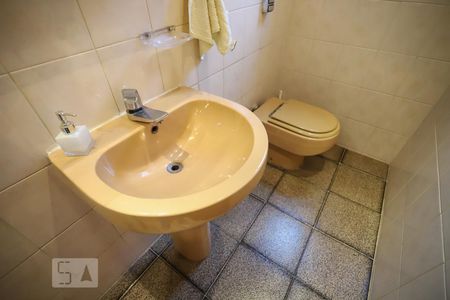 Casa à venda com 220m², 3 quartos e 6 vagas Casa à venda com 220m², 3 quartos e 6 vagasLavabo