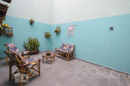 Casa à venda com 220m², 3 quartos e 6 vagas Casa à venda com 220m², 3 quartos e 6 vagasVaranda