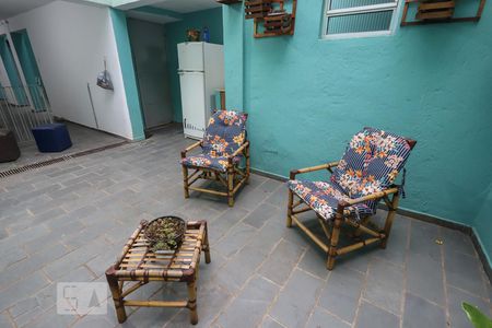 Casa à venda com 220m², 3 quartos e 6 vagas Casa à venda com 220m², 3 quartos e 6 vagasVaranda