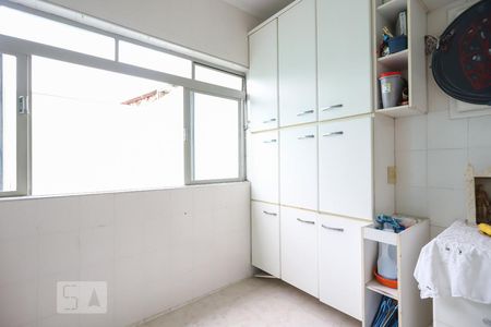 Casa à venda com 220m², 3 quartos e 6 vagas Casa à venda com 220m², 3 quartos e 6 vagasLavanderia