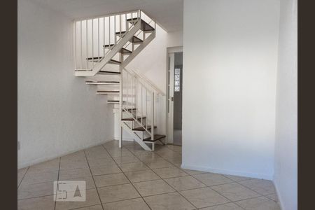 Sala de casa de condomínio para alugar com 2 quartos, 126m² em Vargem Grande, Rio de Janeiro