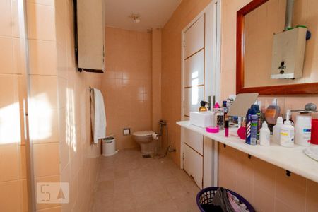 Casa à venda com 564m², 4 quartos e 3 vagasBanheiro da Suíte