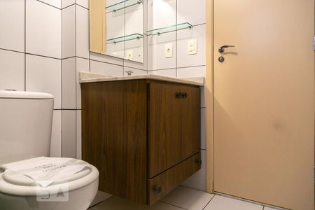 Apartamento para alugar com 79m², 2 quartos e 1 vaga Apartamento para alugar com 79m², 2 quartos e 1 vagaBanheiro da suíte