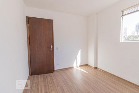 Quarto de apartamento para alugar com 1 quarto, 47m² em Rebouças, Curitiba