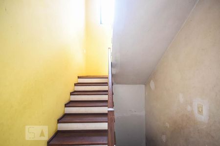 Escada de casa para alugar com 4 quartos, 290m² em Jardim Catanduva, São Paulo