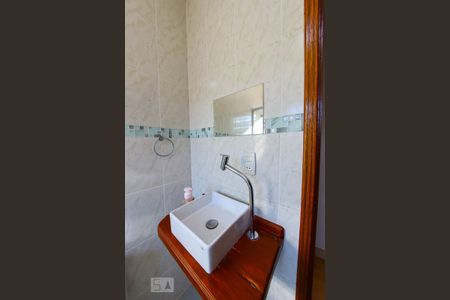 Casa à venda com 220m², 4 quartos e 4 vagasBanheiro da Suite