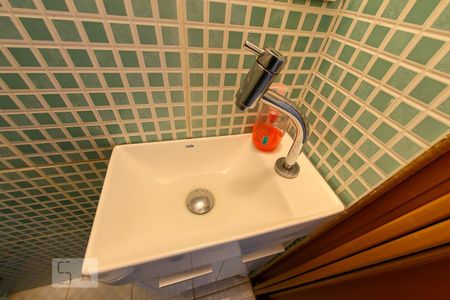 Casa à venda com 220m², 4 quartos e 4 vagasLavabo