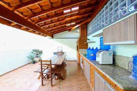 Casa à venda com 220m², 4 quartos e 4 vagasChurrasqueira