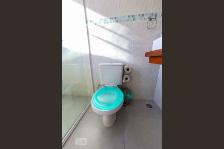 Casa à venda com 220m², 4 quartos e 4 vagasBanheiro da Suite