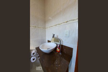 Casa à venda com 220m², 4 quartos e 4 vagasBanheiro 