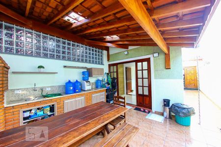 Casa à venda com 220m², 4 quartos e 4 vagasChurrasqueira