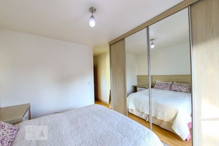 Casa à venda com 220m², 4 quartos e 4 vagasSuite