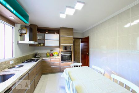 Casa à venda com 220m², 4 quartos e 4 vagasCozinha