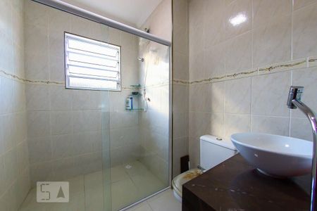 Casa à venda com 220m², 4 quartos e 4 vagasBanheiro 