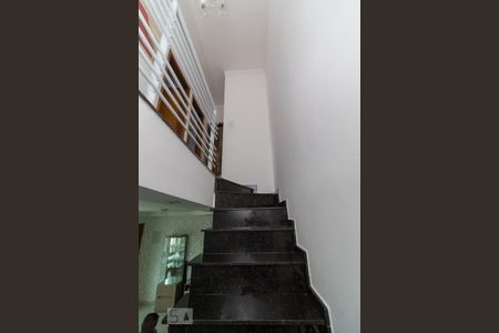 Casa à venda com 100m², 3 quartos e 3 vagasEscada