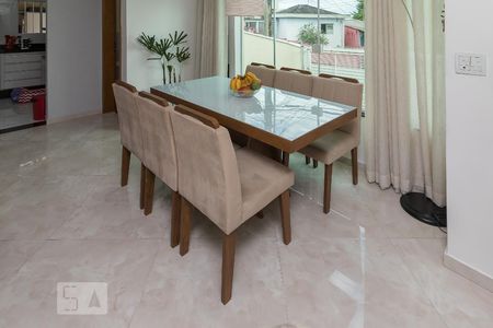 Casa à venda com 100m², 3 quartos e 3 vagasSala