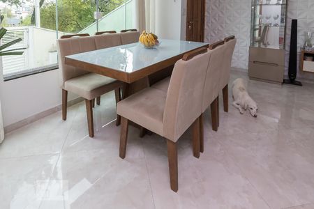 Casa à venda com 100m², 3 quartos e 3 vagasSala