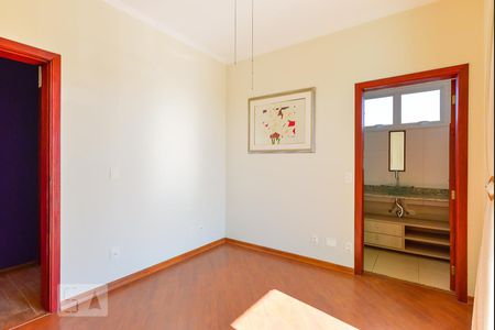 Casa de condomínio à venda com 283m², 3 quartos e 5 vagasSuíte 3