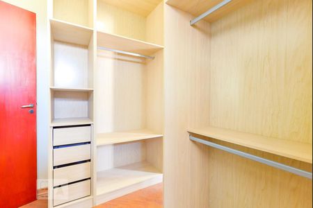 Casa de condomínio à venda com 283m², 3 quartos e 5 vagasSuíte 2