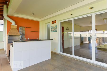 Casa de condomínio à venda com 283m², 3 quartos e 5 vagasChurrasqueira