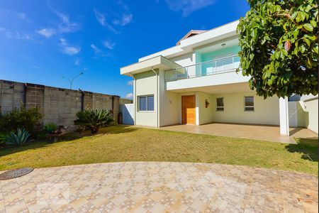 Casa de condomínio à venda com 283m², 3 quartos e 5 vagasFachada