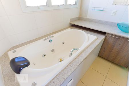 Casa de condomínio à venda com 283m², 3 quartos e 5 vagasBanheiro Suíte 1