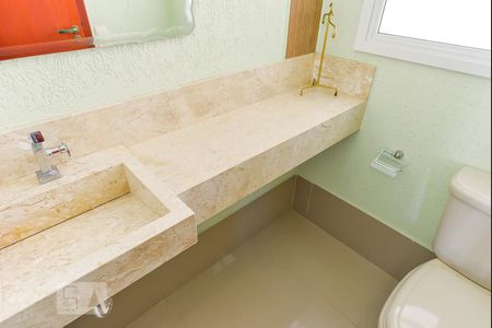 Casa de condomínio à venda com 283m², 3 quartos e 5 vagasLavabo