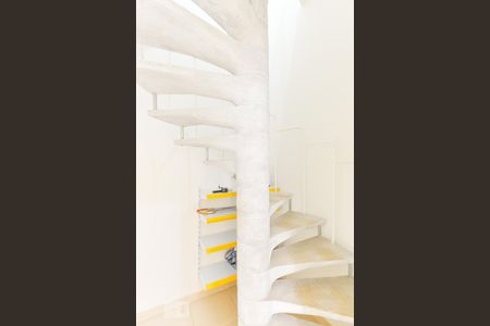 Casa de condomínio à venda com 283m², 3 quartos e 5 vagasEscadas Serviço