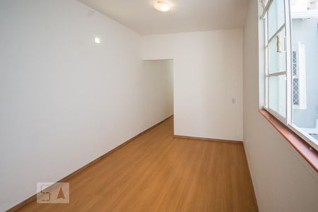 Sala de casa para alugar com 5 quartos, 212m² em Centro, Campinas