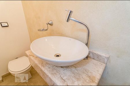 Lavabo de apartamento para alugar com 2 quartos, 97m² em Vila Madalena, São Paulo