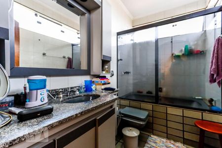 Casa à venda com 260m², 4 quartos e 3 vagasBanheiro da Suíte
