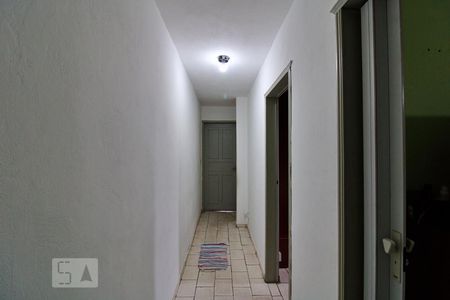 Corredor  de casa à venda com 4 quartos, 157m² em Parque Maraba, Taboão da Serra