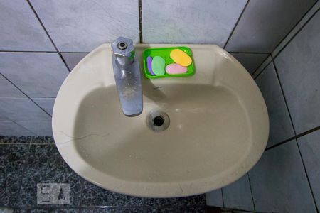 Casa à venda com 90m², 2 quartos e sem vagaBanheiro social