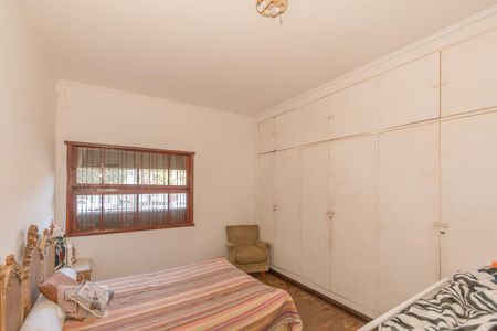 Casa à venda com 800m², 4 quartos e 6 vagasQuarto 2