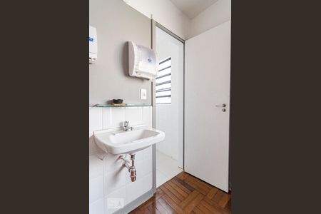 Casa para alugar com 231m², 3 quartos e 4 vagasBanheiro da edícula