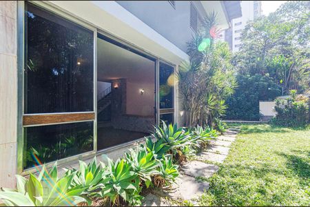 Casa para alugar com 231m², 3 quartos e 4 vagasFachada