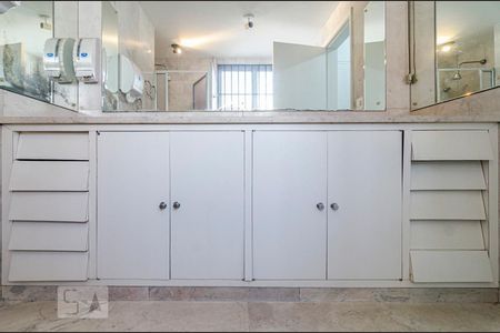 Casa para alugar com 231m², 3 quartos e 4 vagasBanheiro da suíte 1