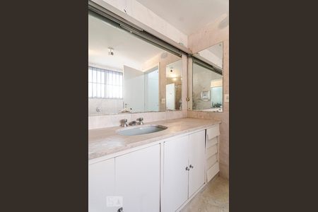 Casa para alugar com 231m², 3 quartos e 4 vagasBanheiro da suíte 1