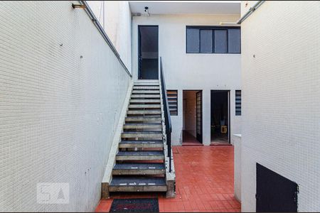 Casa para alugar com 231m², 3 quartos e 4 vagasEscada